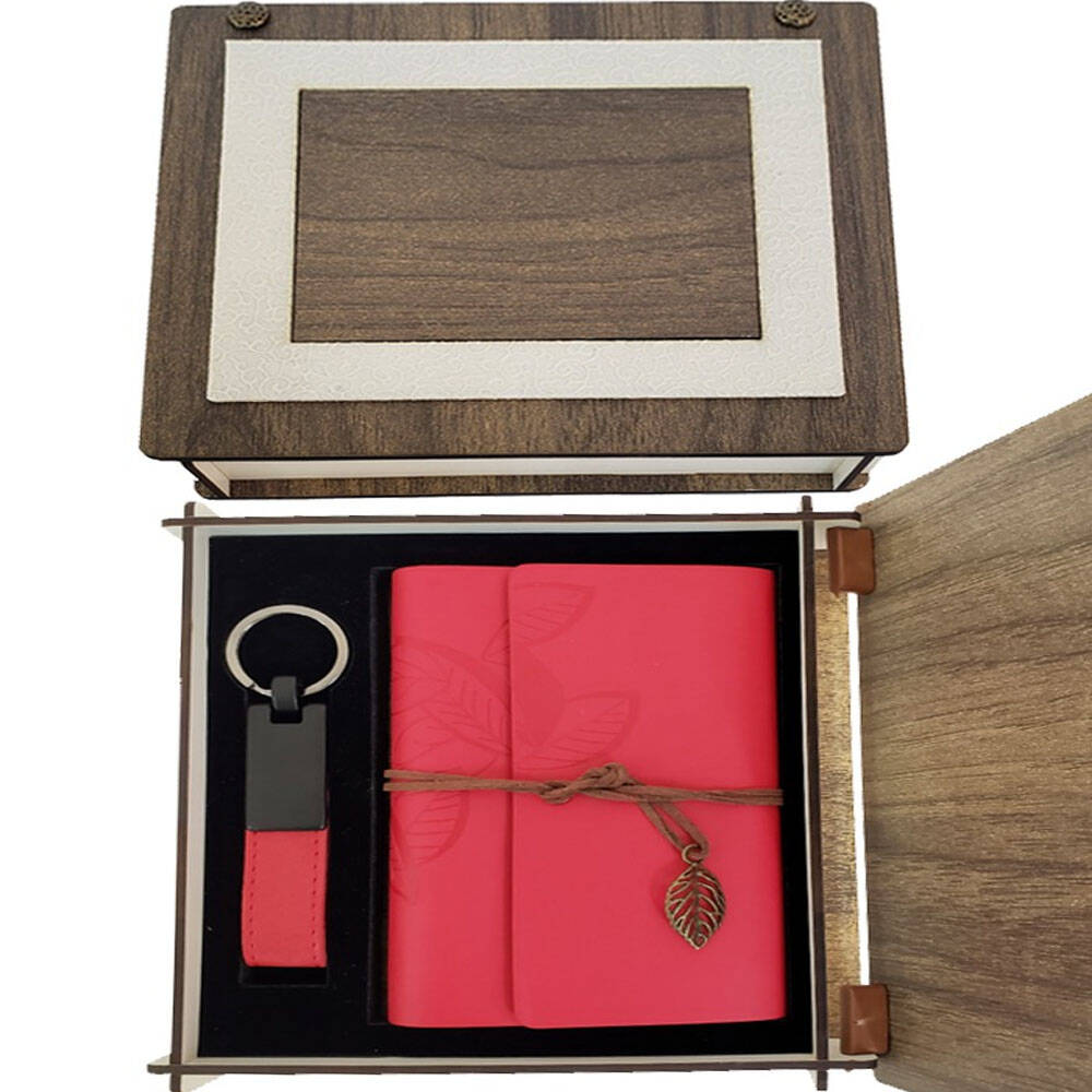 Özel Ahşap Kutulu Kırmızı Deri Defter ve Anahtarlık Set - 1