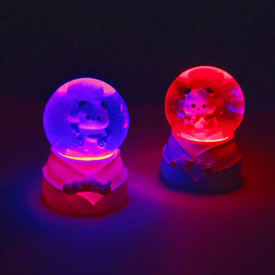 Panda Tasarımlı Işıklı Küçük Boy Kar Küresi - 2